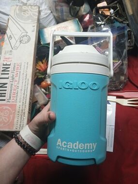 Igloo Academy Sports + Outdoors Latitude 64 fl oz Jug.